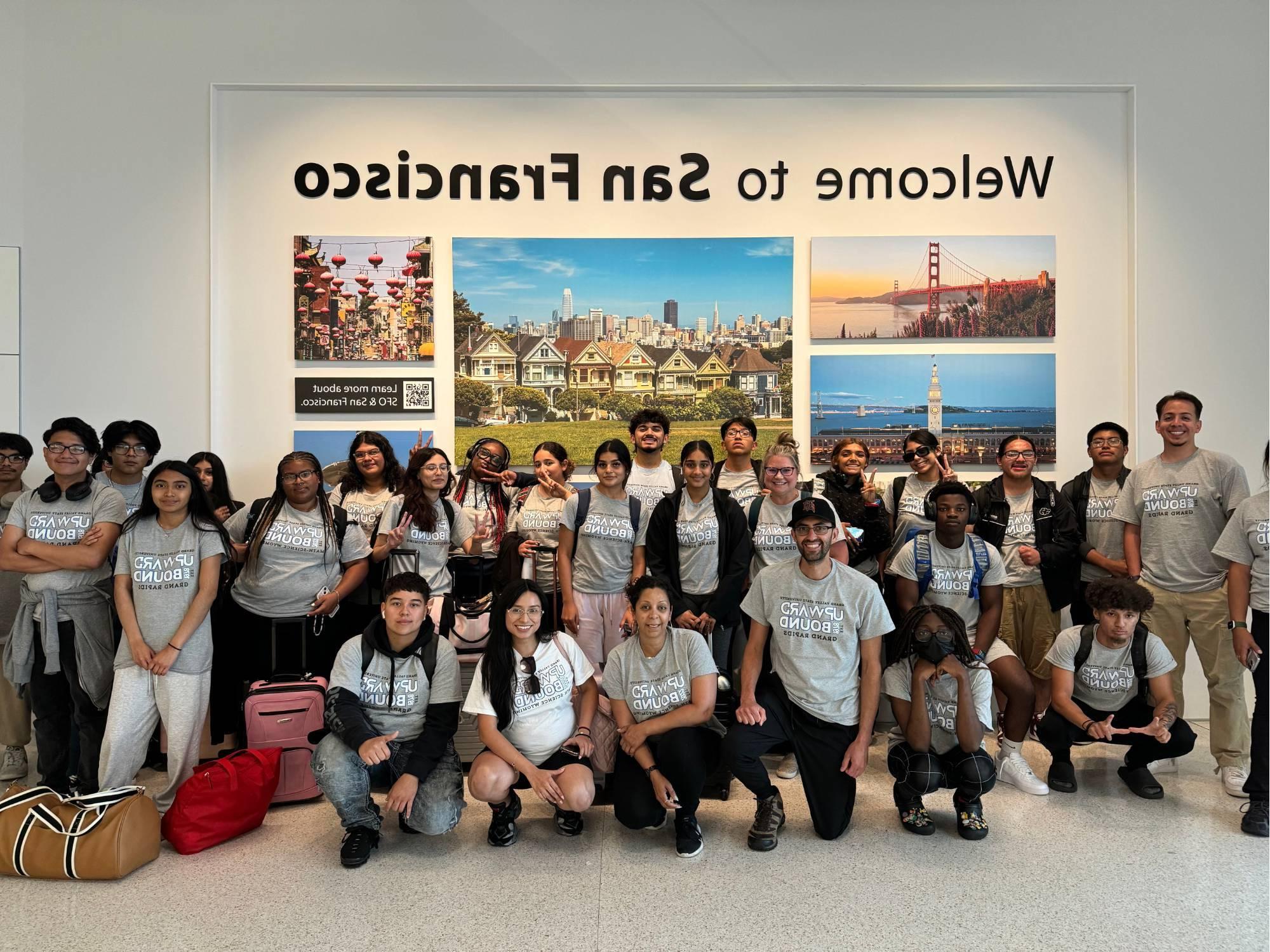 A large group of Upward Bound students stand in front of San Francisco sign